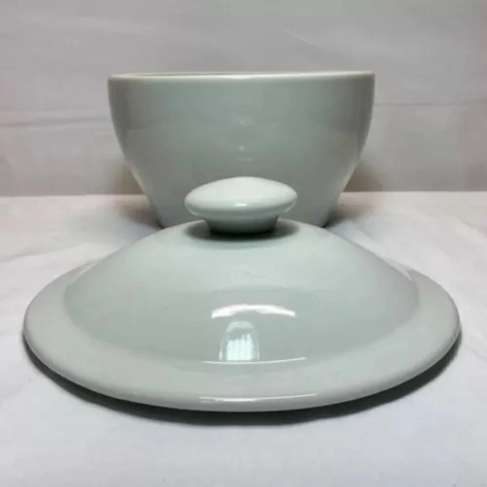 Stoneware Mixing Bowl 9”‎ Casserole Dish Handle Lid Heirloom White New